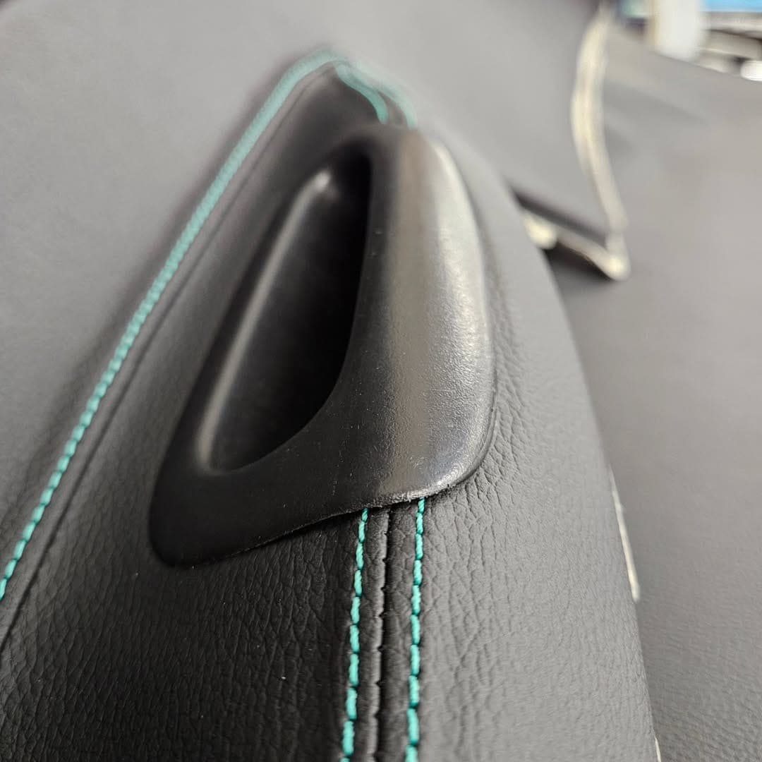 Réalisation de sellerie cuir pour automobile