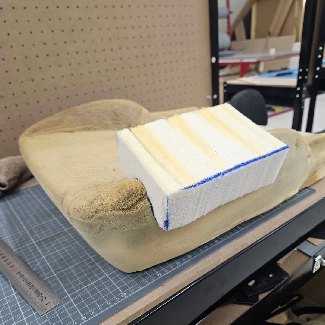 Travail de la mousse : découpe et cardage